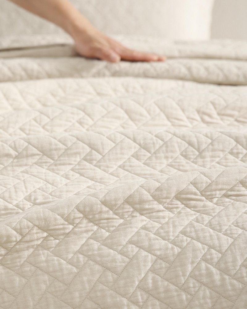 Raffia Solid 3-Piece Full/Queen Quilt Set - Beige