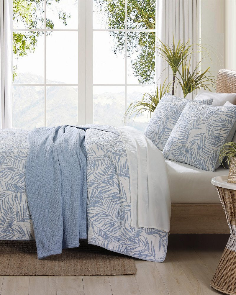 Palmday Reversible 3-Piece King Quilt Set - Blue Canal
