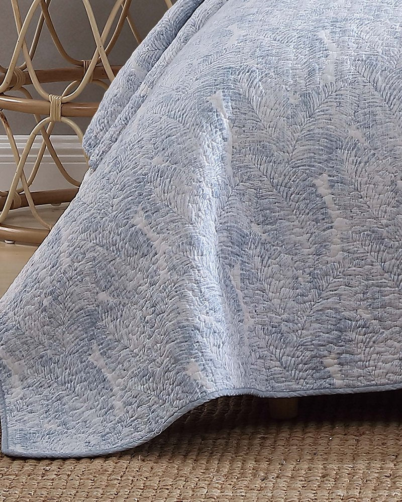 Water Leaves 3-Piece Full/Queen Quilt Set - Blue