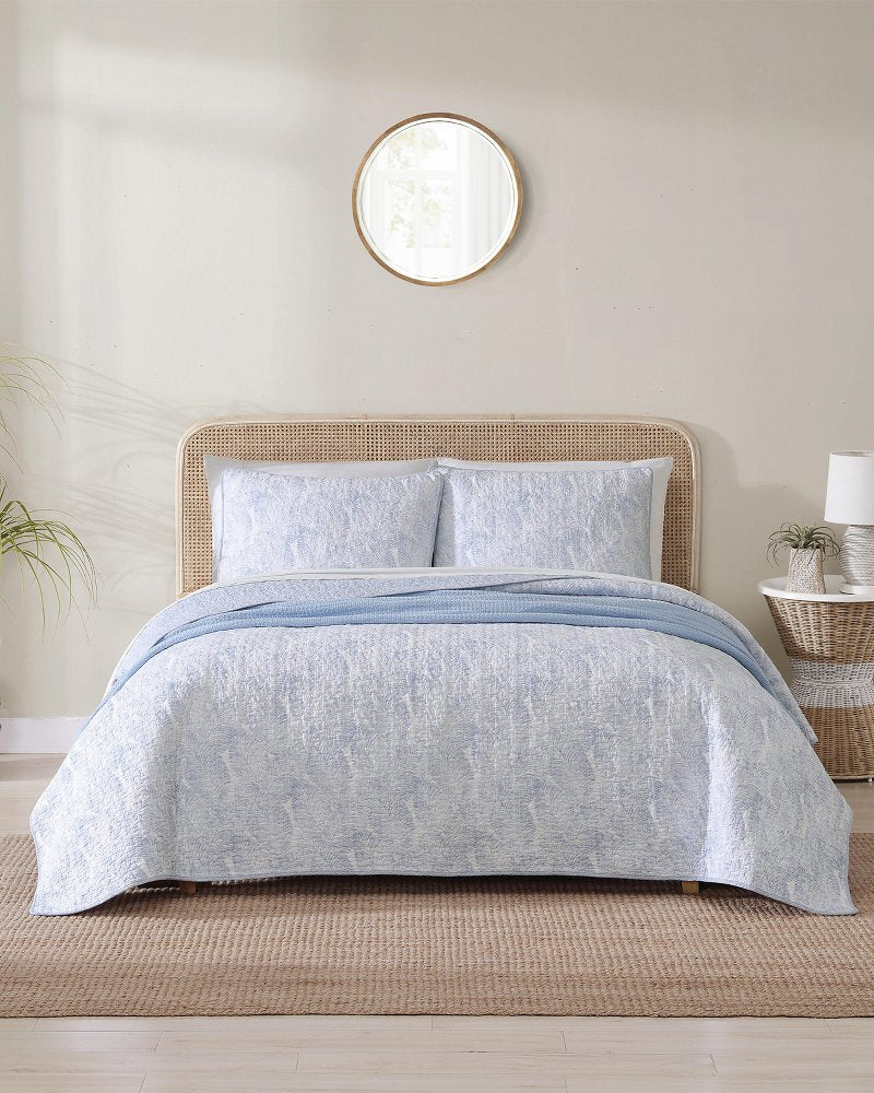 Water Leaves 3-Piece Full/Queen Quilt Set - Blue