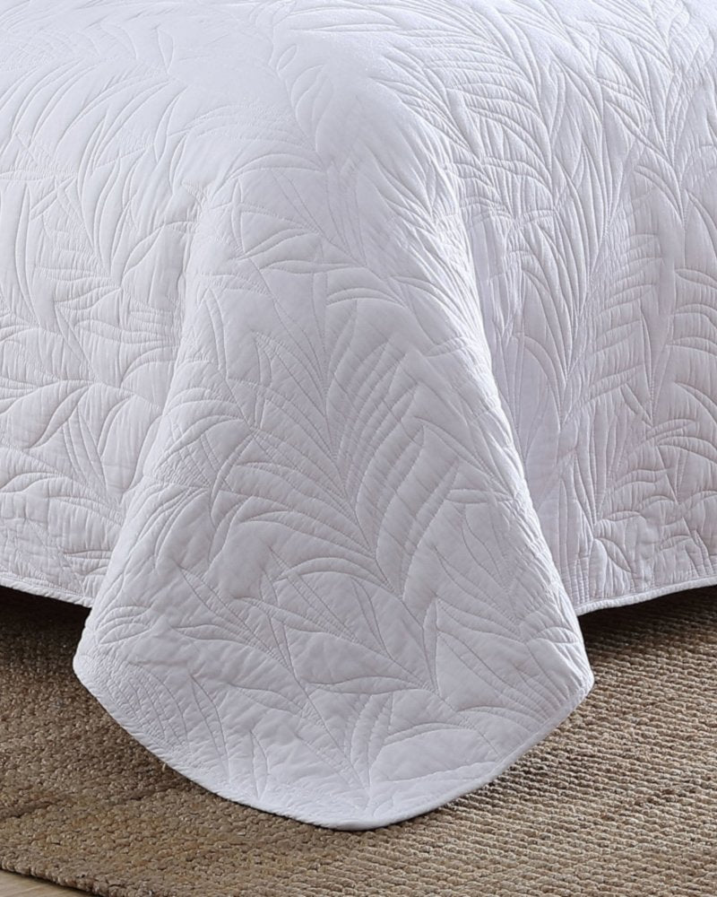 Solid Costa Sera Twin Quilt - White