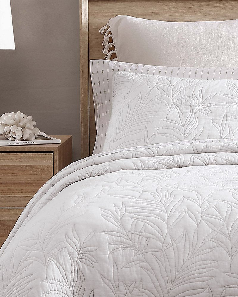 Solid Costa Sera King Quilt - White