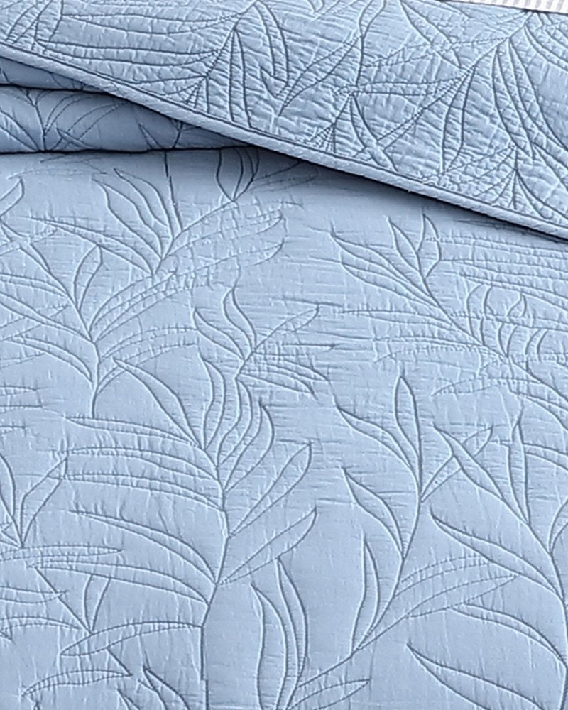 Solid Costa Sera Twin Quilt - Blue