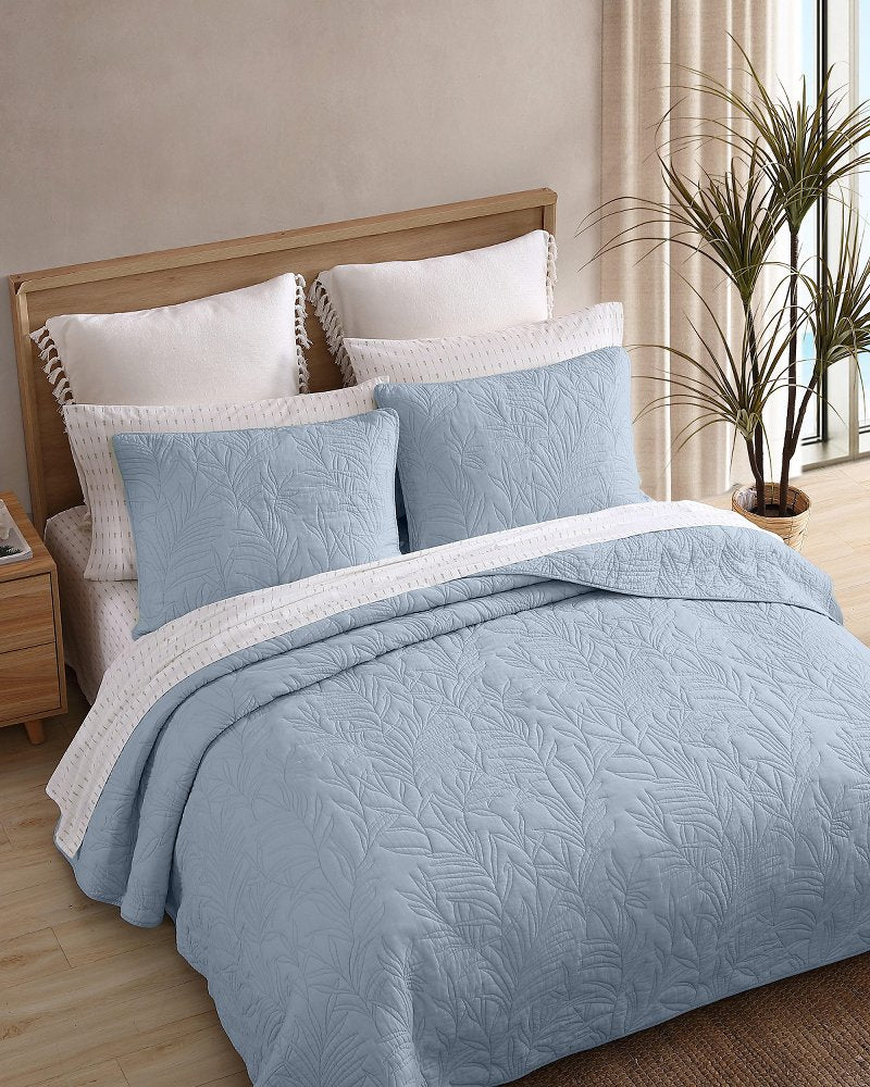 Solid Costa Sera Twin Quilt - Blue